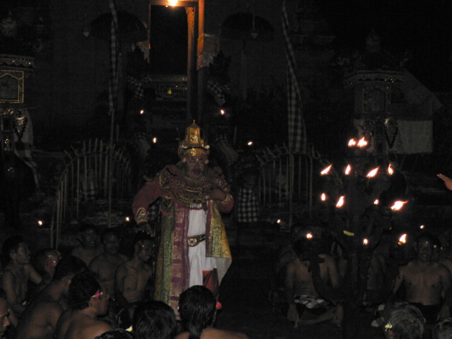 Ubud_danseurs_de_Kecak_3.JPG
