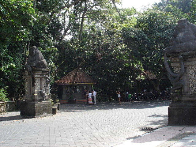 Ubud_entree_foret_des_singes.JPG